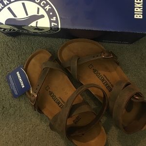 NWT Birkenstock Yara Sandals